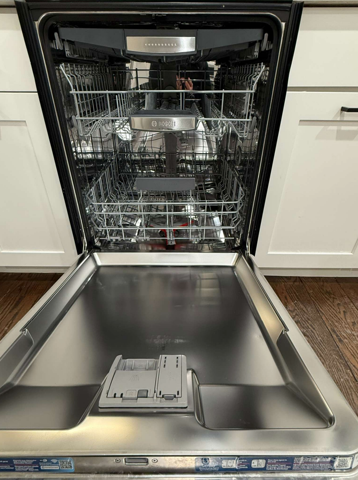 ÒThe WesterlyÓ Transitional White Kitchen with Island, 48" Sub-Zero Refrigerator and Bosch Appliances