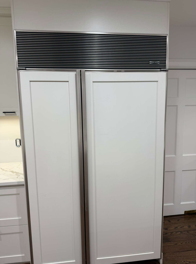ÒThe WesterlyÓ Transitional White Kitchen with Island, 48" Sub-Zero Refrigerator and Bosch Appliances