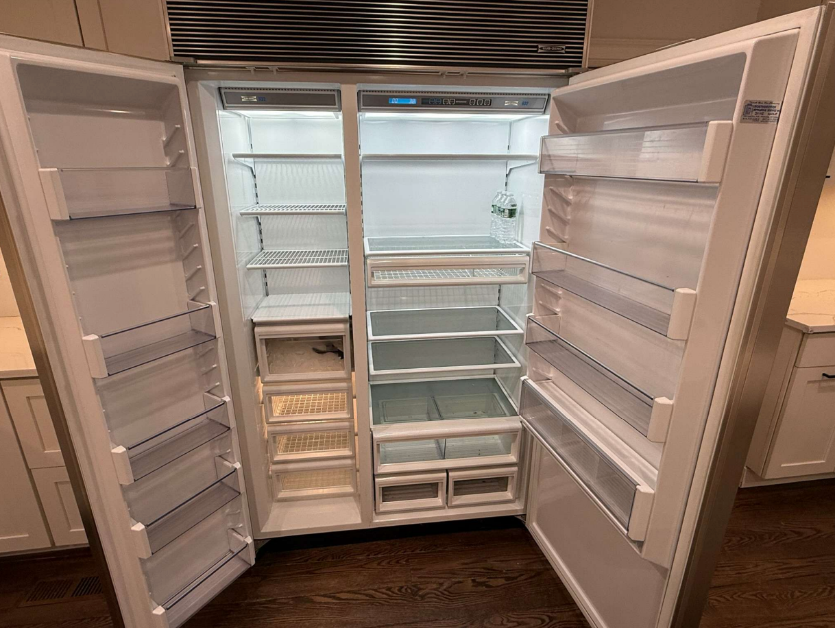 ÒThe WesterlyÓ Transitional White Kitchen with Island, 48" Sub-Zero Refrigerator and Bosch Appliances