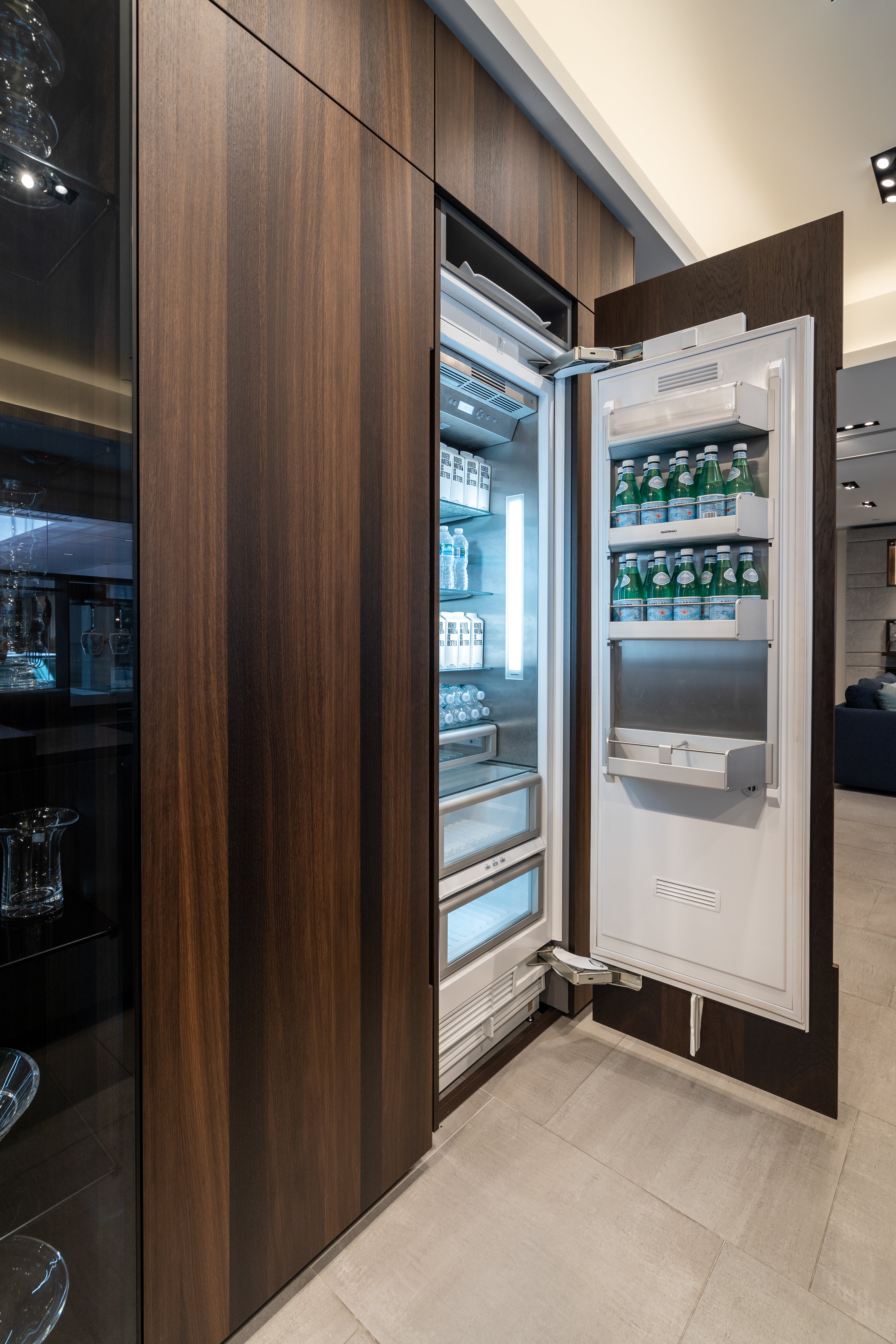 eggersmann Glance Glass and Carbono Stone Island Modern Smoked Oak Kitchen with Gaggenau Appliances