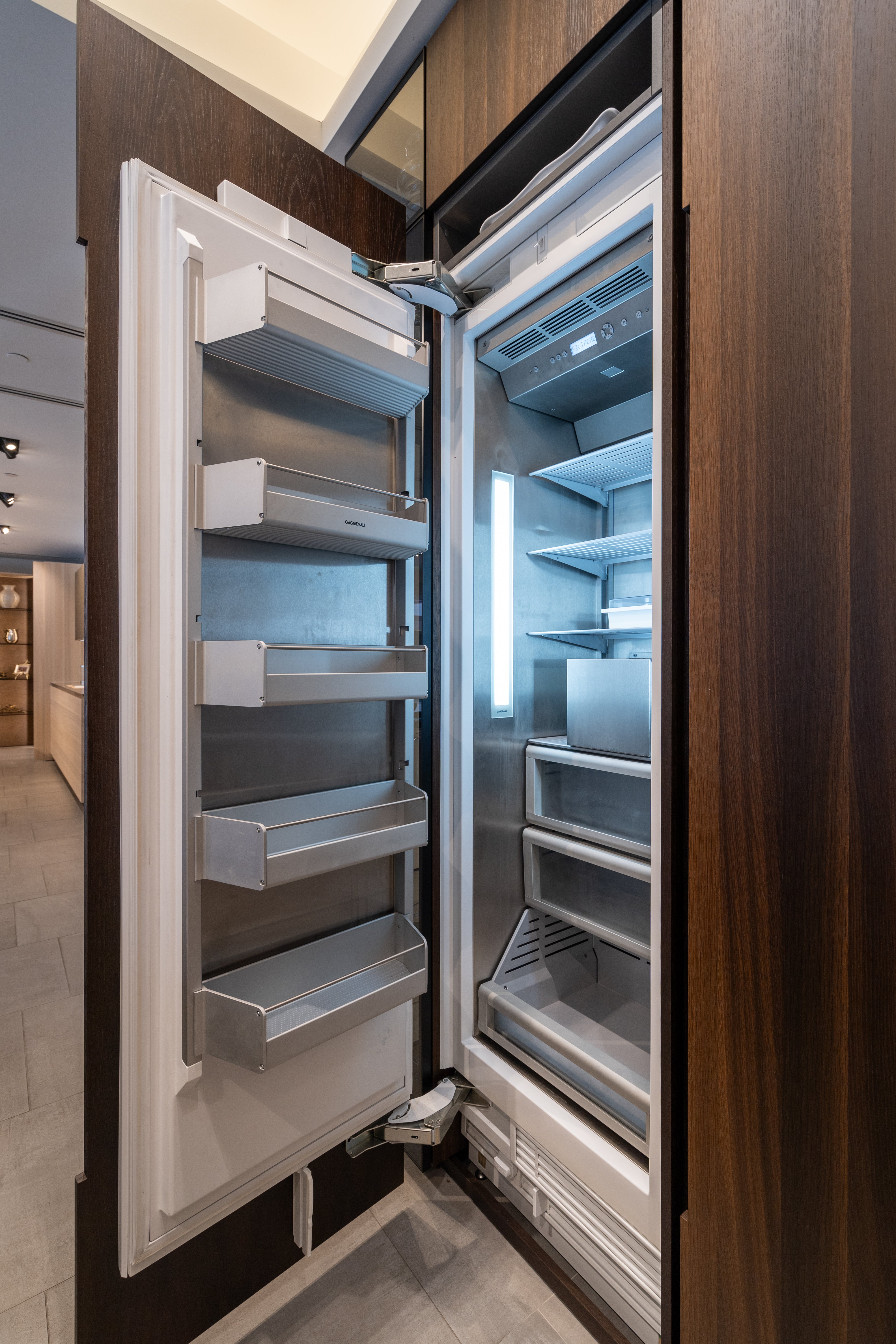 eggersmann Glance Glass and Carbono Stone Island Modern Smoked Oak Kitchen with Gaggenau Appliances