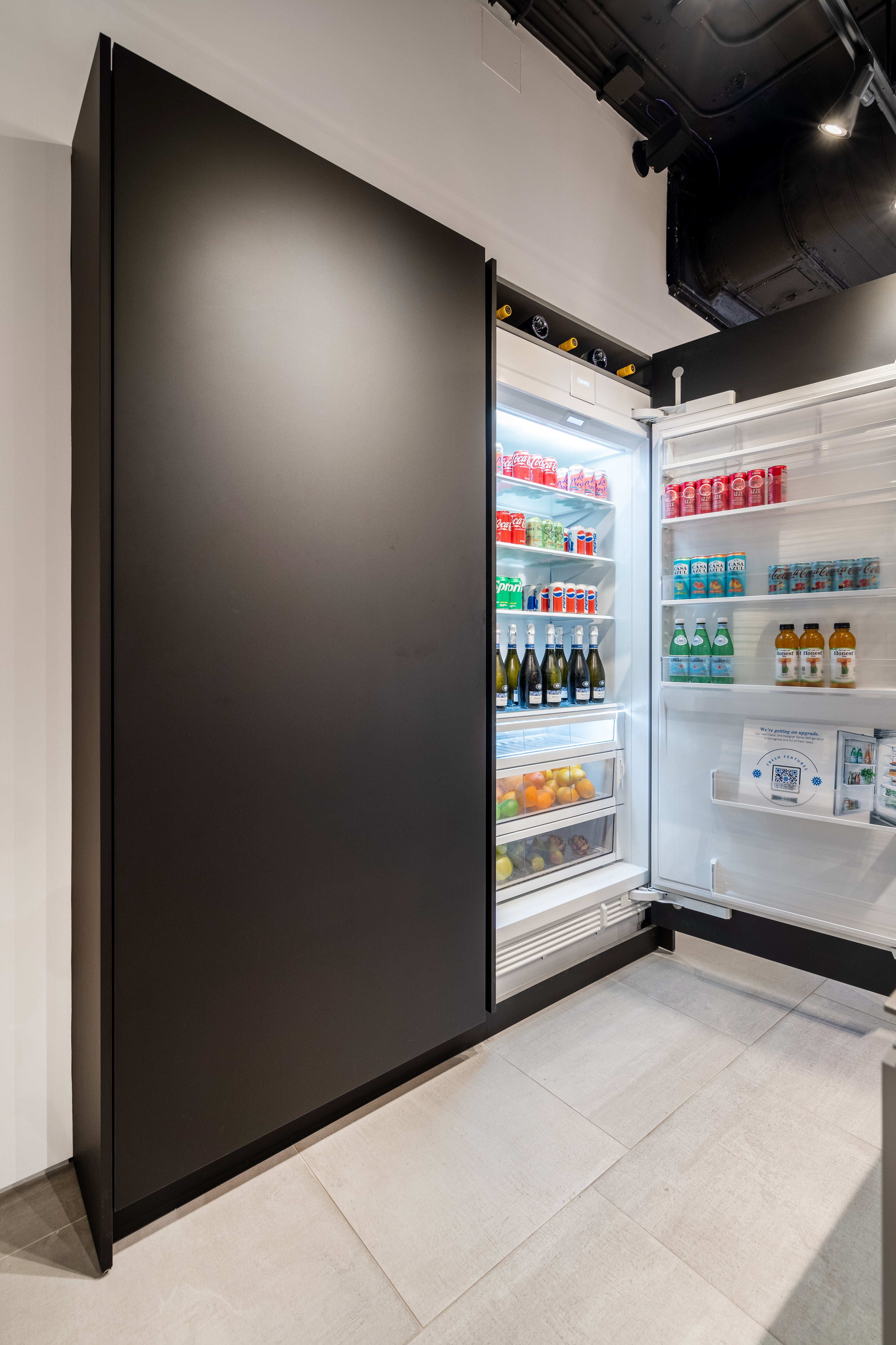 eggersmann Black & Grey Work's Glass Modern Kitchen with Sub-Zero & Wolf Appliances