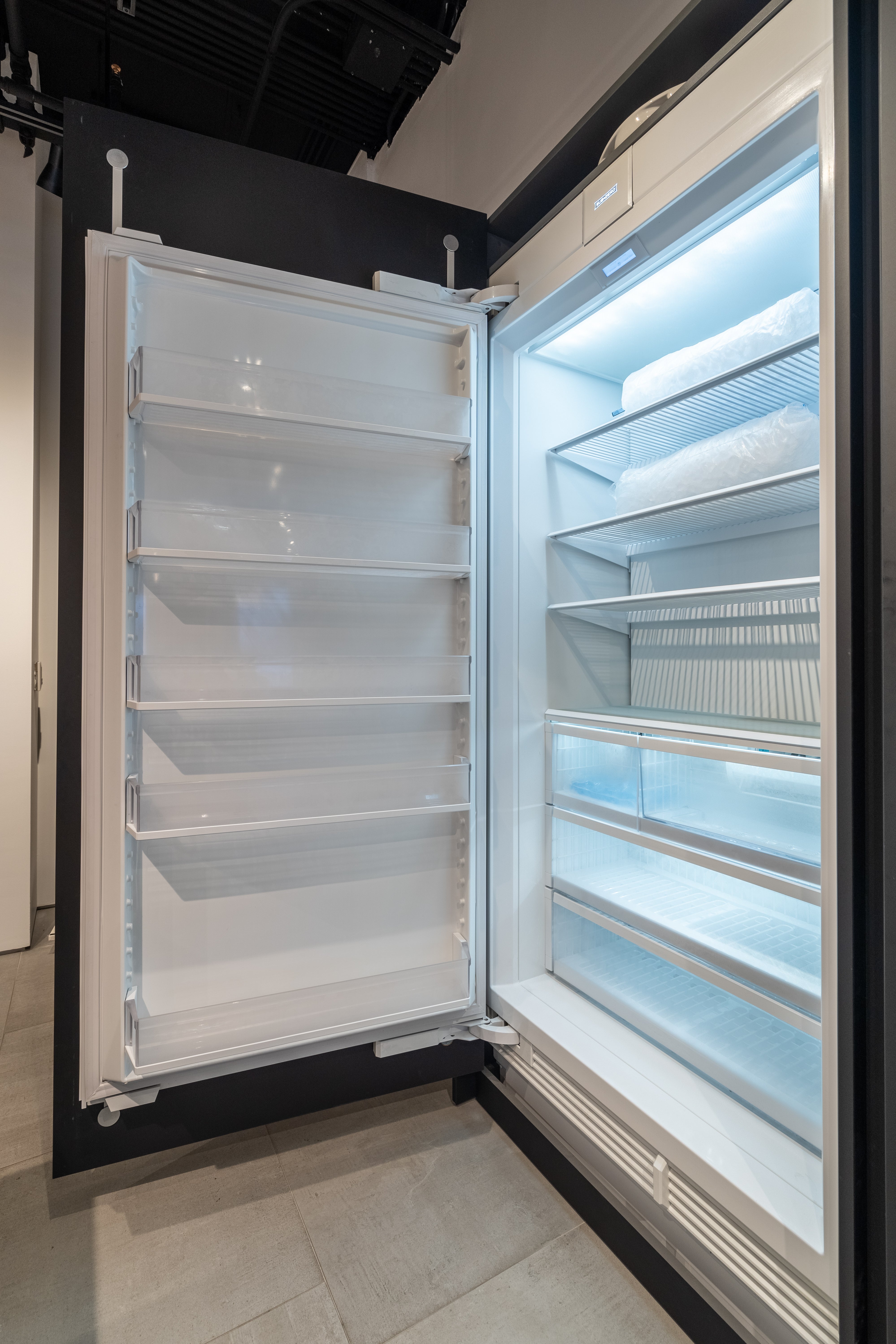 eggersmann Black & Grey Work's Glass Modern Kitchen with Sub-Zero & Wolf Appliances