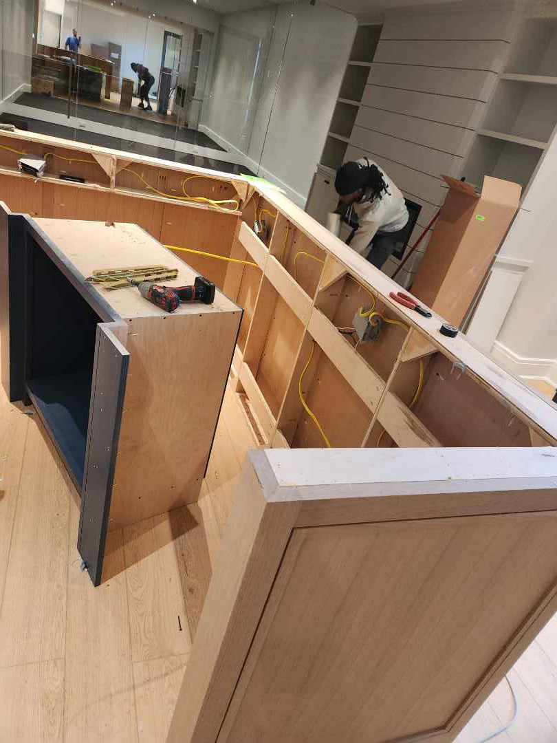 Rein & Jac Transitional Navy & Natural Wood Toned U-Shaped Bar with Marble Countertops, Sink and Faucet