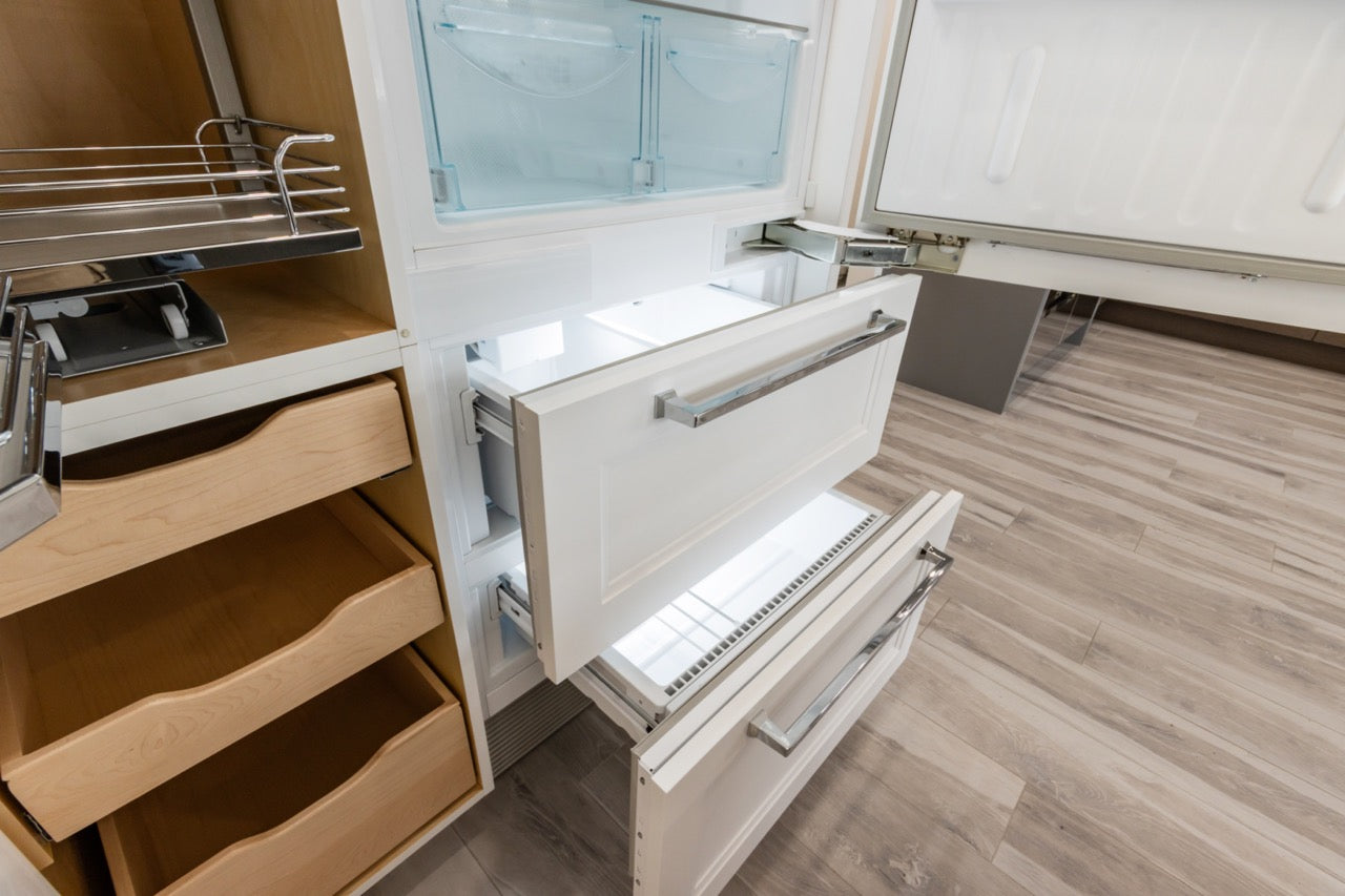 Irpinia Transitional White Kitchen | Quartz Island & Miele Appliances