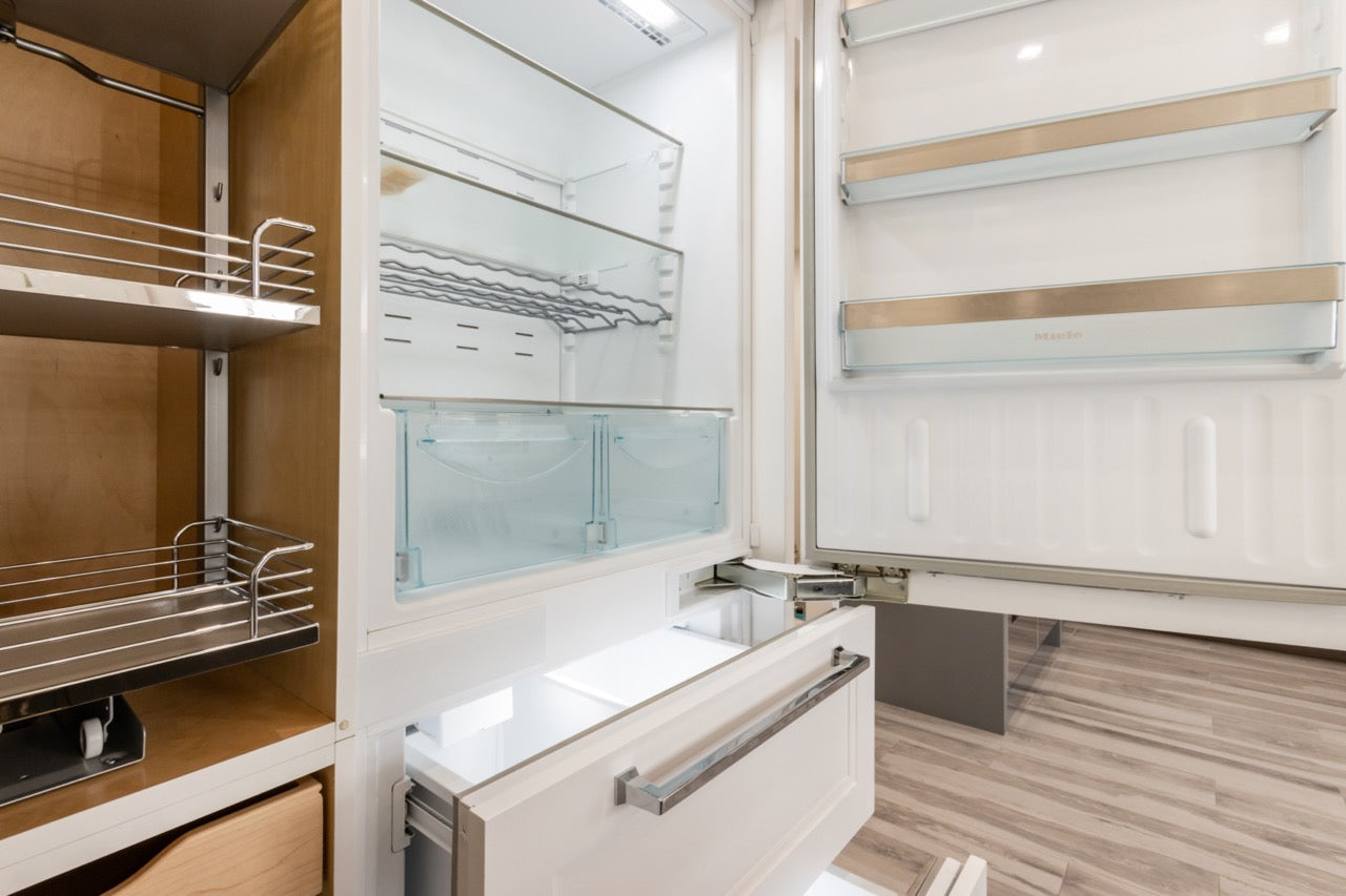 Irpinia Transitional White Kitchen | Quartz Island & Miele Appliances