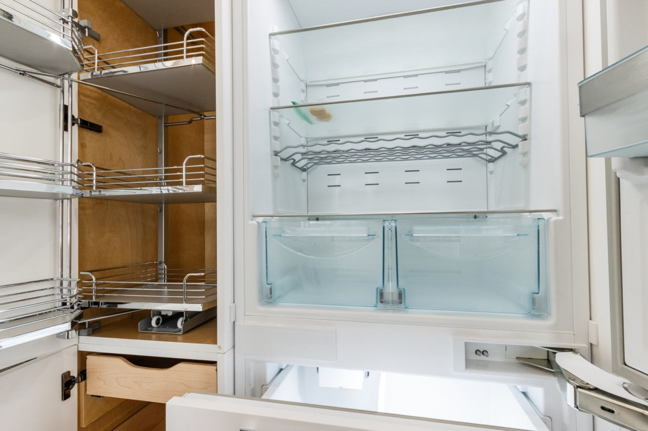Irpinia Transitional White Kitchen | Quartz Island & Miele Appliances
