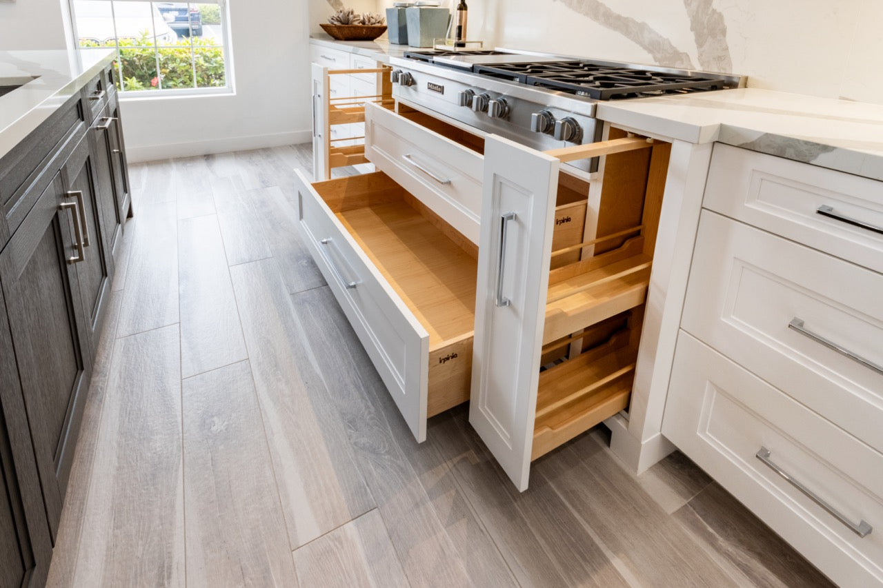 Irpinia Transitional White Kitchen | Quartz Island & Miele Appliances