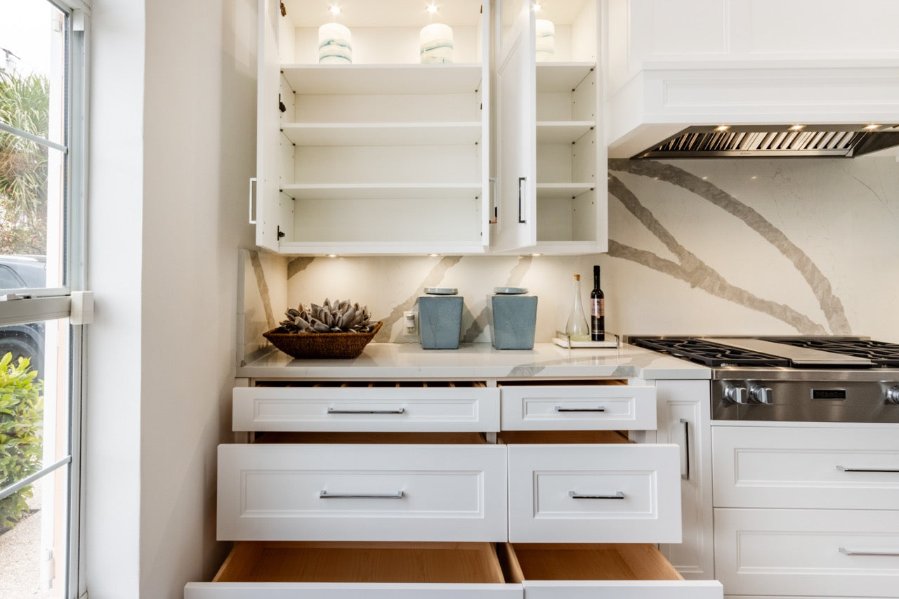 Irpinia Transitional White Kitchen | Quartz Island & Miele Appliances