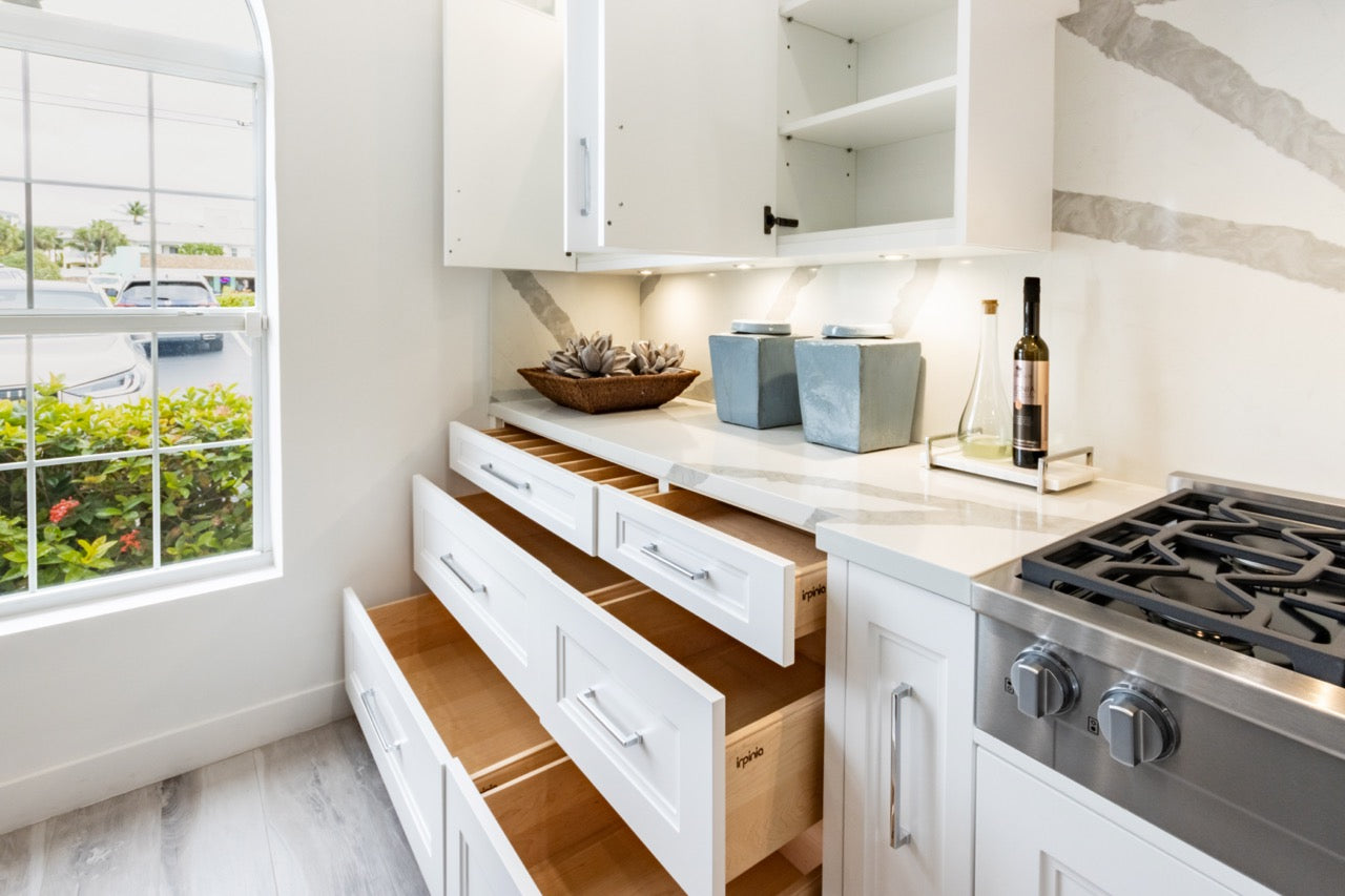 Irpinia Transitional White Kitchen | Quartz Island & Miele Appliances