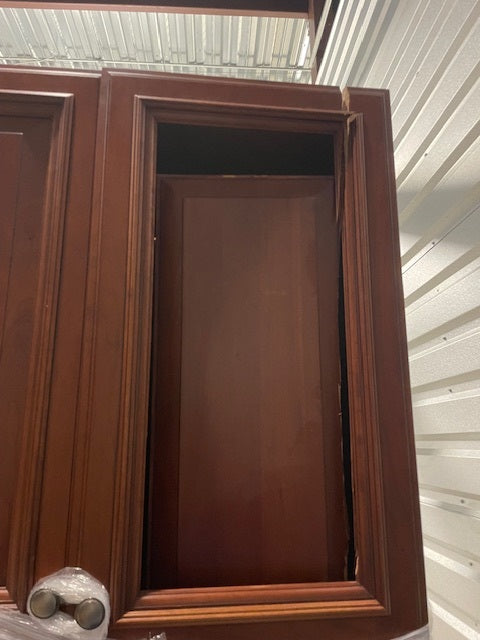 Wood-Mode Traditional Wooden Kitchen with Island, Granite Countertops & Luxe Appliances