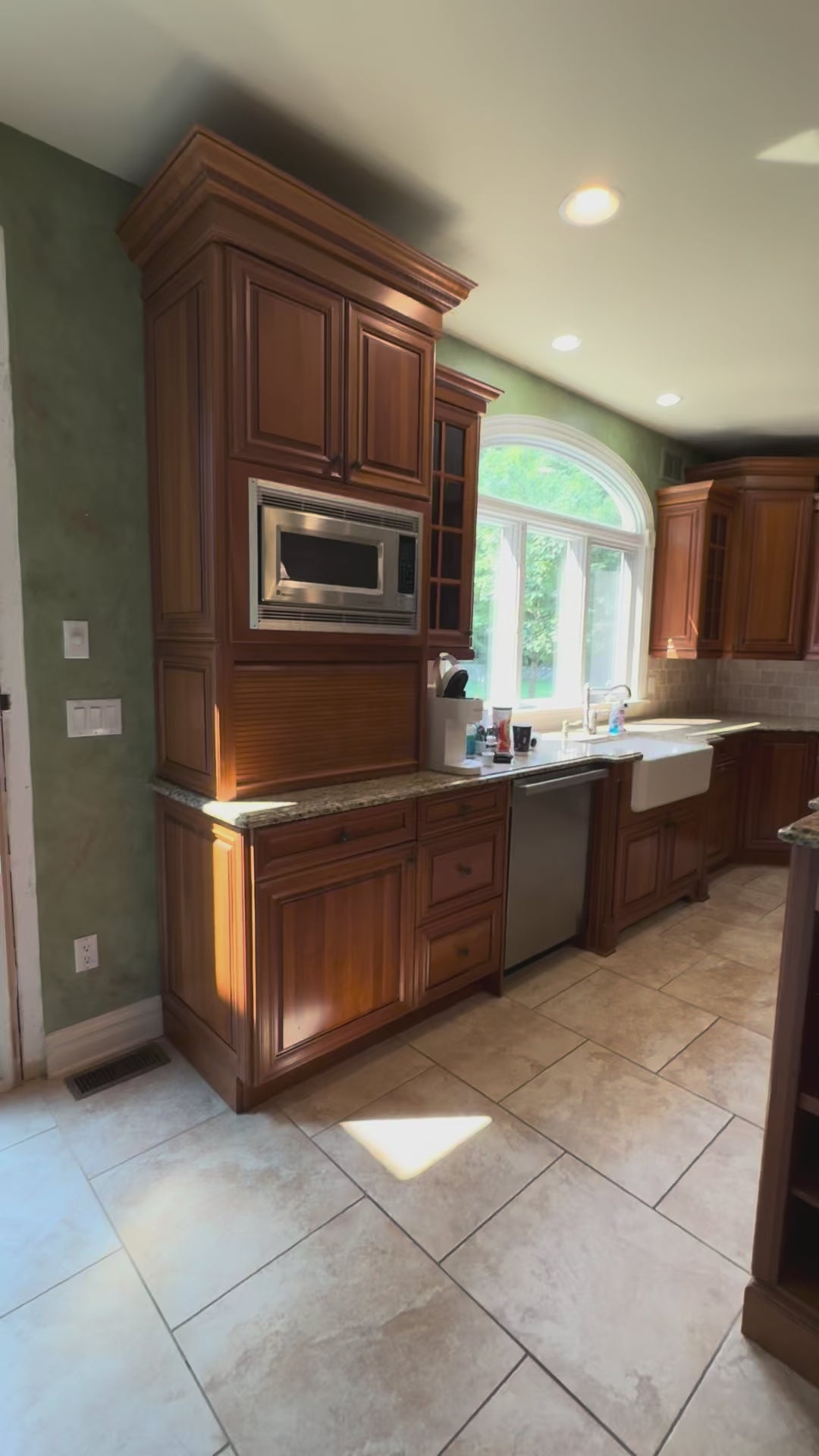 Load video: "The Oakridge" Traditional Classic Wooden Kitchen Suite