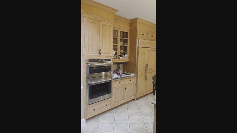 Quality Custom Traditional Natural Wooden Pre-Owned Kitchen with Island and Appliances
