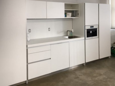 Bulthaup Beauty: White Kitchenette with Appliances